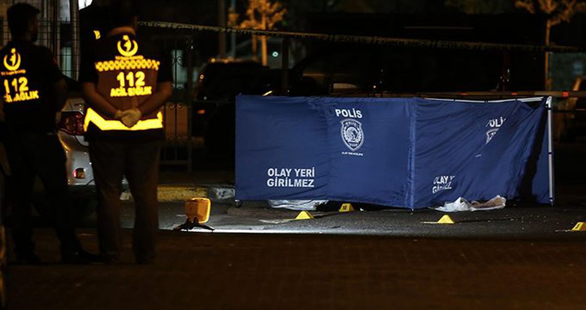 Eski eşinin içinde bulunduğu otomobile kurşun yağdırıp intihar etti: 3 ölü