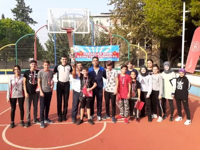 'Evinin Sultanları' ile 'Sokaklar bizim' projesi hayata geçti 'Evinin Sultanları' ile 'Sokaklar bizim' projesi hayata geçti