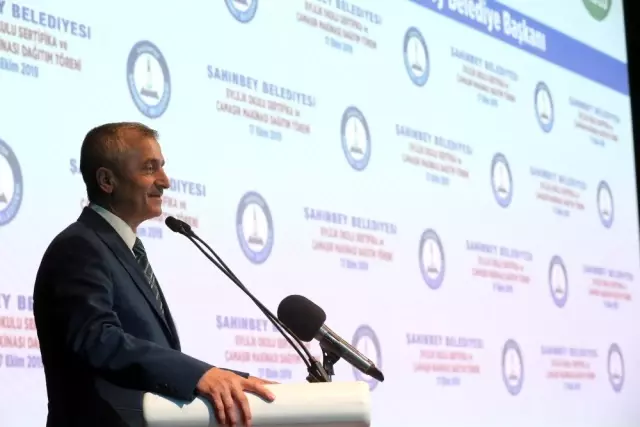 Evlilik okulundan 202 çift daha mezun oldu
