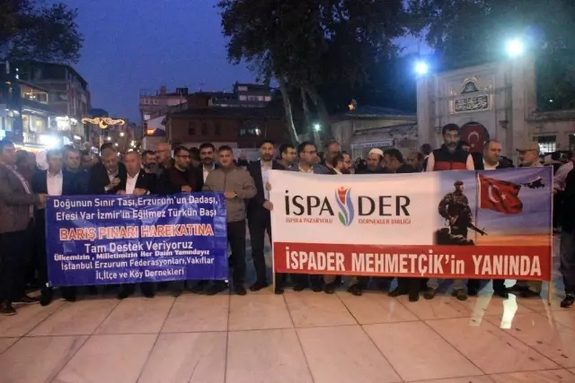Eyüpsultan Camisi'nde vatandaşlardan Mehmetçik için dua Eyüpsultan Camisi'nde vatandaşlardan Mehmetçik için dua