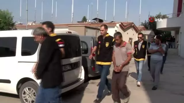 Kente mikrop gibi yayılan fuhuş çetesi çökertildi! Çetenin liderleri engelli çıktı Kente mikrop gibi yayılan fuhuş çetesi çökertildi! Çetenin liderleri engelli çıktı