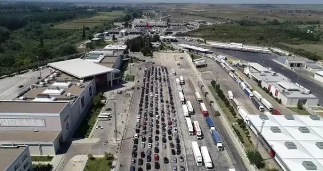 Bakan duyurdu: Gümrüklerden geçecek araçlara 'yapay zeka' taraması geliyor Bakan duyurdu: Gümrüklerden geçecek araçlara 'yapay zeka' taraması geliyor