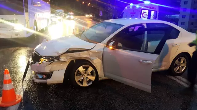 Gümüşhane'de iki otomobil çarpıştı: 2 yaralı Gümüşhane'de iki otomobil çarpıştı: 2 yaralı