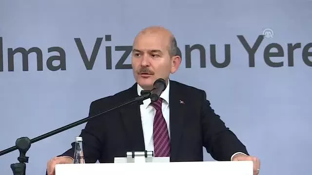İçişleri Bakanı Soylu: 'Yakalanan kaçak göçmen sayısı yıl sonu 400 bine ulaşacak' İçişleri Bakanı Soylu: 'Yakalanan kaçak göçmen sayısı yıl sonu 400 bine ulaşacak'