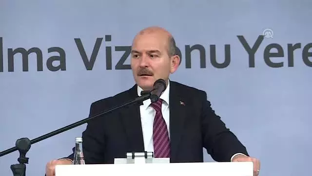 İçişleri Bakanı Soylu: 'Yakalanan kaçak göçmen sayısı yıl sonu 400 bine ulaşacak' İçişleri Bakanı Soylu: 'Yakalanan kaçak göçmen sayısı yıl sonu 400 bine ulaşacak'
