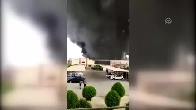 İran'ın en büyük petrol rafinerisinde yangın İran'ın en büyük petrol rafinerisinde yangın