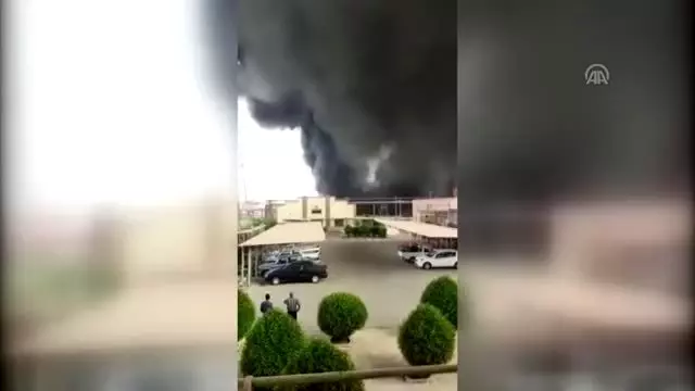 İran'ın en büyük petrol rafinerisinde yangın İran'ın en büyük petrol rafinerisinde yangın