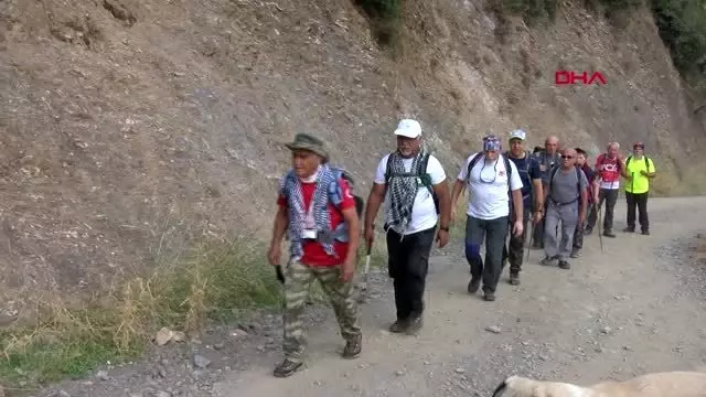 İzmir 84 yaşındaki ibrahim amca yürüyerek dağları aşıyor İzmir 84 yaşındaki ibrahim amca yürüyerek dağları aşıyor