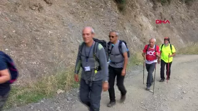 İzmir 84 yaşındaki ibrahim amca yürüyerek dağları aşıyor İzmir 84 yaşındaki ibrahim amca yürüyerek dağları aşıyor