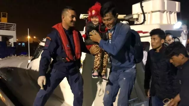 İzmir'de 170 düzensiz göçmen yakalandı İzmir'de 170 düzensiz göçmen yakalandı