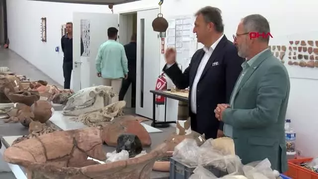 İzmir yeşilova höyüğü'nde 8 bin 500 yıl öncesine ait deniz ürünleri buluntularına rastlandı İzmir yeşilova höyüğü'nde 8 bin 500 yıl öncesine ait deniz ürünleri buluntularına rastlandı