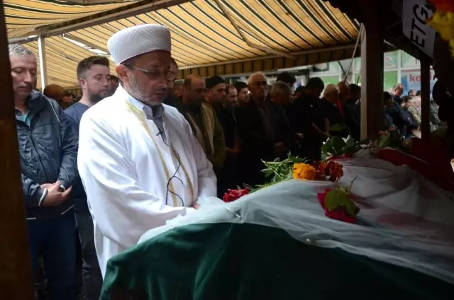 Kanserden ölen İncilay öğretmen son yolculuğuna uğurlandı Kanserden ölen İncilay öğretmen son yolculuğuna uğurlandı