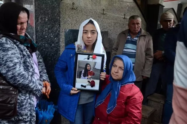 Kanserden ölen İncilay öğretmen son yolculuğuna uğurlandı Kanserden ölen İncilay öğretmen son yolculuğuna uğurlandı