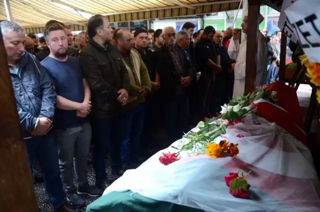 Kanserden ölen İncilay öğretmen son yolculuğuna uğurlandı Kanserden ölen İncilay öğretmen son yolculuğuna uğurlandı