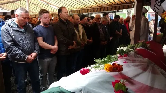 Kanserden ölen İncilay öğretmen son yolculuğuna uğurlandı Kanserden ölen İncilay öğretmen son yolculuğuna uğurlandı