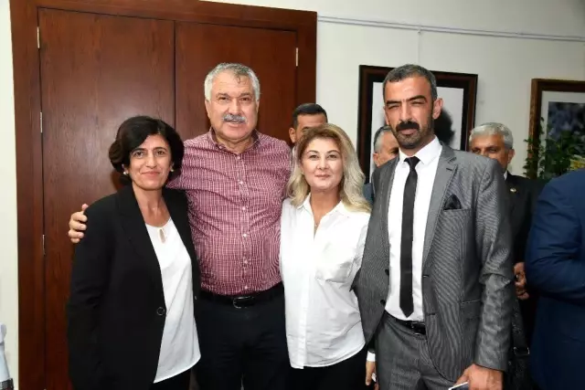 Karalar'dan muhtarlara: 'Sorunları hep birlikte çözeceğiz' Karalar'dan muhtarlara: 'Sorunları hep birlikte çözeceğiz'