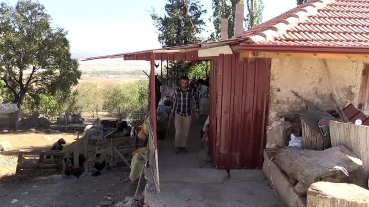 Keçilerin çobanı, mahallelinin öğretmeni (1)
