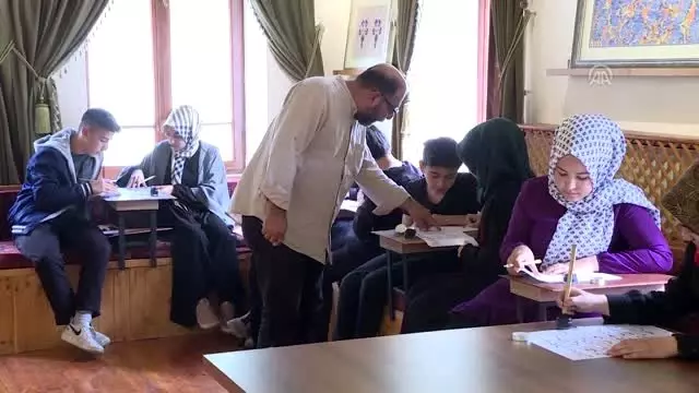 Klasik Türk İslam sanat dalları kurslarda yaşatılacak (1) Klasik Türk İslam sanat dalları kurslarda yaşatılacak (1)