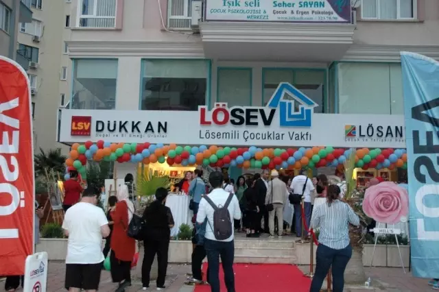 Lösemili çocuk annelerinin el emekleri hastalara umut oluyor Lösemili çocuk annelerinin el emekleri hastalara umut oluyor