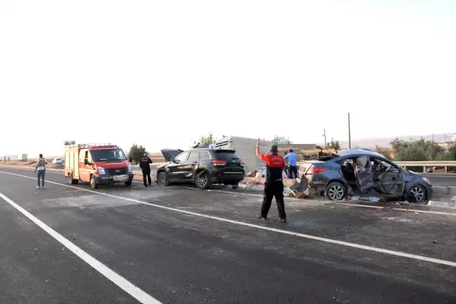 Mardin'de Başsavcı ve Adalet Komisyonu Başkanı trafik kazasında yaralandı Mardin'de Başsavcı ve Adalet Komisyonu Başkanı trafik kazasında yaralandı