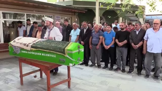 Niğde'deki kazada ölen öğrencinin cenazesi defnedildi Niğde'deki kazada ölen öğrencinin cenazesi defnedildi