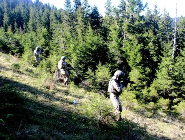 (Özel) Mehmetçik içeride ve dışarıda PKK'ya göz açtırmıyor (Özel) Mehmetçik içeride ve dışarıda PKK'ya göz açtırmıyor