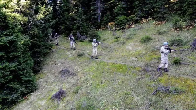 (Özel) Mehmetçik içeride ve dışarıda PKK'ya göz açtırmıyor (Özel) Mehmetçik içeride ve dışarıda PKK'ya göz açtırmıyor