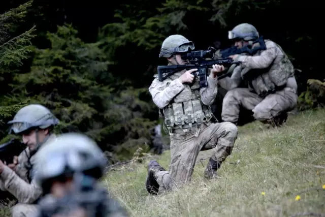 (Özel) Mehmetçik içeride ve dışarıda PKK'ya göz açtırmıyor (Özel) Mehmetçik içeride ve dışarıda PKK'ya göz açtırmıyor