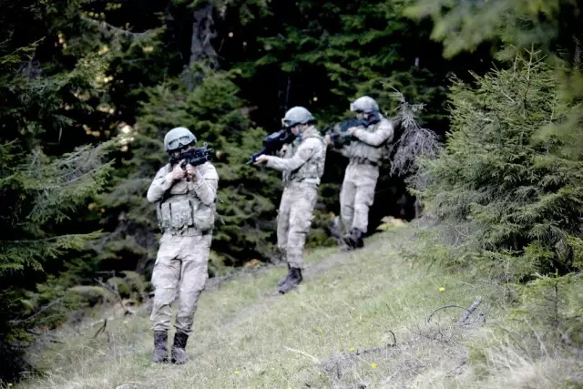 (Özel) Mehmetçik içeride ve dışarıda PKK'ya göz açtırmıyor (Özel) Mehmetçik içeride ve dışarıda PKK'ya göz açtırmıyor