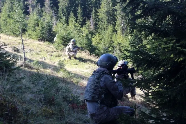 (Özel) Mehmetçik içeride ve dışarıda PKK'ya göz açtırmıyor (Özel) Mehmetçik içeride ve dışarıda PKK'ya göz açtırmıyor