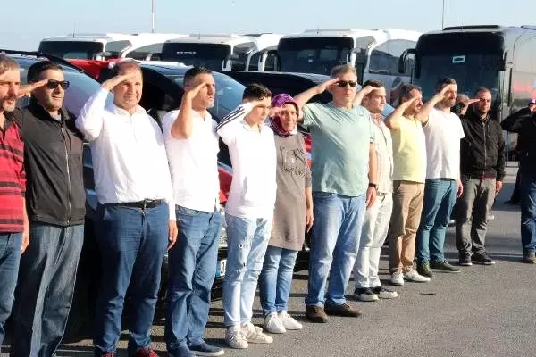 Profesyonel taşıyıcılardan Barış Pınarı'na destek konvoyu Profesyonel taşıyıcılardan Barış Pınarı'na destek konvoyu