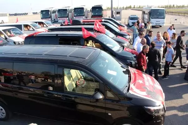 Profesyonel taşıyıcılardan Barış Pınarı'na destek konvoyu Profesyonel taşıyıcılardan Barış Pınarı'na destek konvoyu