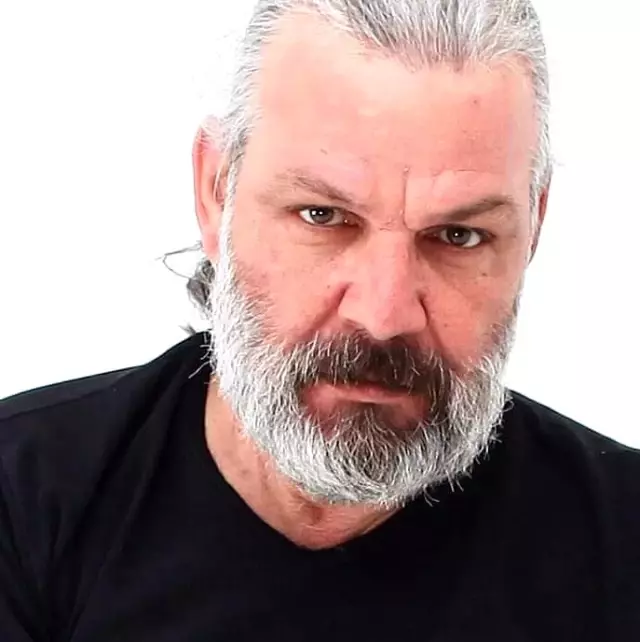 Sanatçı Sedat Erdiş'ten kargo şirketine 'fındık' tepkisi Sanatçı Sedat Erdiş'ten kargo şirketine 'fındık' tepkisi