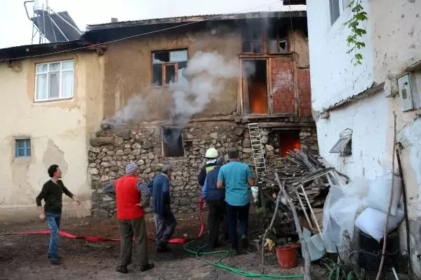 Tokat'ta, köyde çıkan yangında 5 küçükbaş öldü Tokat'ta, köyde çıkan yangında 5 küçükbaş öldü
