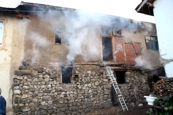 Tokat'ta, köyde çıkan yangında 5 küçükbaş öldü Tokat'ta, köyde çıkan yangında 5 küçükbaş öldü