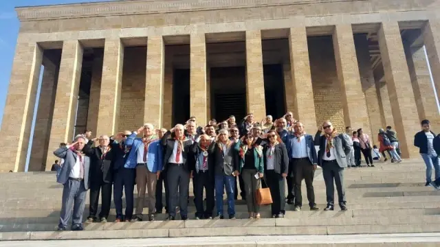 Yörükler Anıtkabir'den Mehmetçiğe asker selamı ile destek çıktı Yörükler Anıtkabir'den Mehmetçiğe asker selamı ile destek çıktı