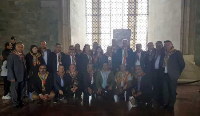 Yörükler Anıtkabir'den Mehmetçiğe asker selamı ile destek çıktı Yörükler Anıtkabir'den Mehmetçiğe asker selamı ile destek çıktı
