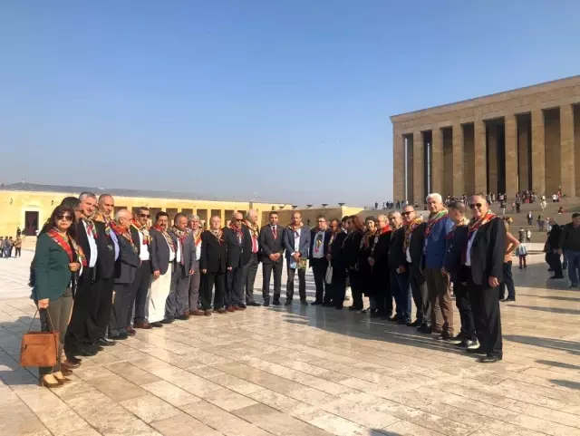 Yörükler Anıtkabir'den Mehmetçiğe asker selamı ile destek çıktı Yörükler Anıtkabir'den Mehmetçiğe asker selamı ile destek çıktı