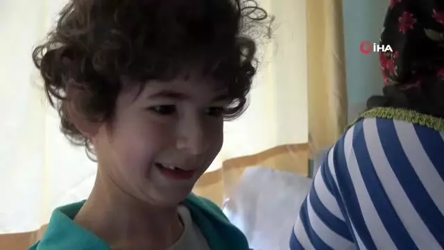 Yürüme ve konuşma engelli minik Elif'in dişi çekildikten sonra sinüs kanseri olduğu anlaşıldı Yürüme ve konuşma engelli minik Elif'in dişi çekildikten sonra sinüs kanseri olduğu anlaşıldı
