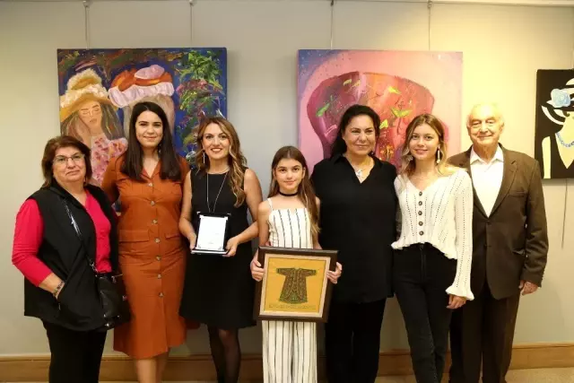 12 yaşındaki ressam eserleriyle büyüledi 12 yaşındaki ressam eserleriyle büyüledi
