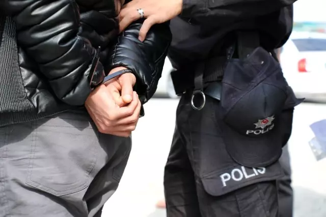 5 milyar haksız kazanç elde eden POS tefecileri operasyonla çökertildi 5 milyar haksız kazanç elde eden POS tefecileri operasyonla çökertildi