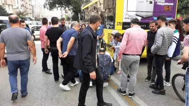 75 metre sürüklenen motosikletlinin imdadına yoldan geçen doktor koştu 75 metre sürüklenen motosikletlinin imdadına yoldan geçen doktor koştu