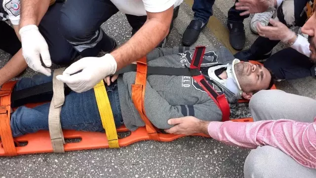 75 metre sürüklenen motosikletlinin imdadına yoldan geçen doktor koştu 75 metre sürüklenen motosikletlinin imdadına yoldan geçen doktor koştu