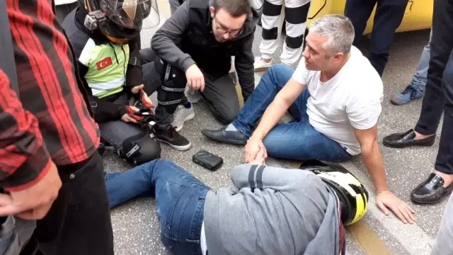75 metre sürüklenen motosikletlinin imdadına yoldan geçen doktor koştu 75 metre sürüklenen motosikletlinin imdadına yoldan geçen doktor koştu