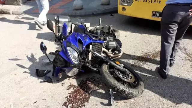 75 metre sürüklenen motosikletlinin imdadına yoldan geçen doktor koştu 75 metre sürüklenen motosikletlinin imdadına yoldan geçen doktor koştu