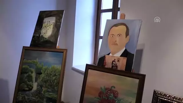 Ağzıyla 103 yağlı boya tablo yaptı Ağzıyla 103 yağlı boya tablo yaptı