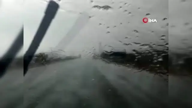 Ahlat'ta dolu yağışı etkili oldu, yoldaki sürücüler zor anlar yaşadı Ahlat'ta dolu yağışı etkili oldu, yoldaki sürücüler zor anlar yaşadı