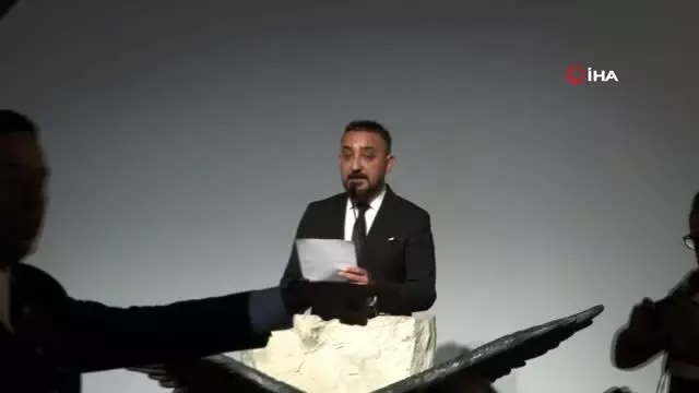 Ahmet Nur Çebi mazbatasını aldı Ahmet Nur Çebi mazbatasını aldı