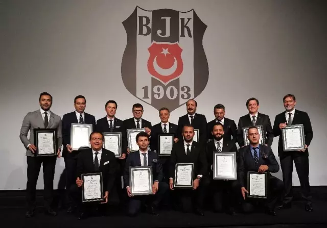 Ahmet Nur Çebi mazbatasını aldı Ahmet Nur Çebi mazbatasını aldı