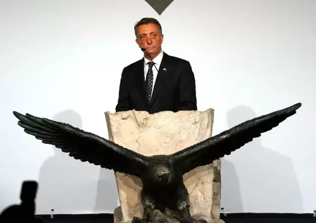 Ahmet Nur Çebi mazbatasını aldı Ahmet Nur Çebi mazbatasını aldı